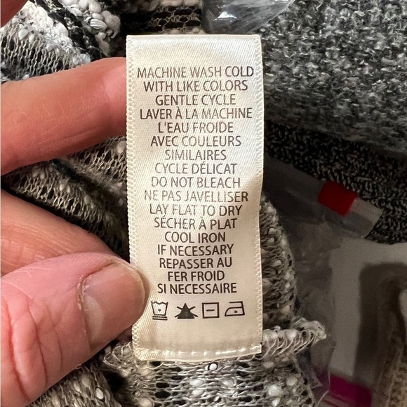 MAX STUDIO gray and black stripe knit sweater size M - Picture 11 of 15